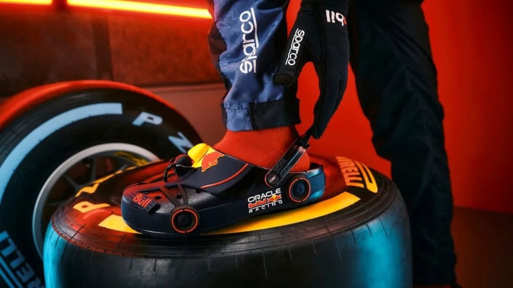 Crocs und Red Bull Racing präsentieren verrückte Formel-1-Clogs: Preis und Verkaufsstart in Deutschland
