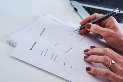 Lohnlücke zwischen Frauen und Männern: Neue EU-Regeln kommen in Deutschland später