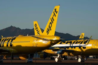 Iran-Krieg verteuert Flugreisen: Warum Airlines jetzt Strecken streichen könnten
