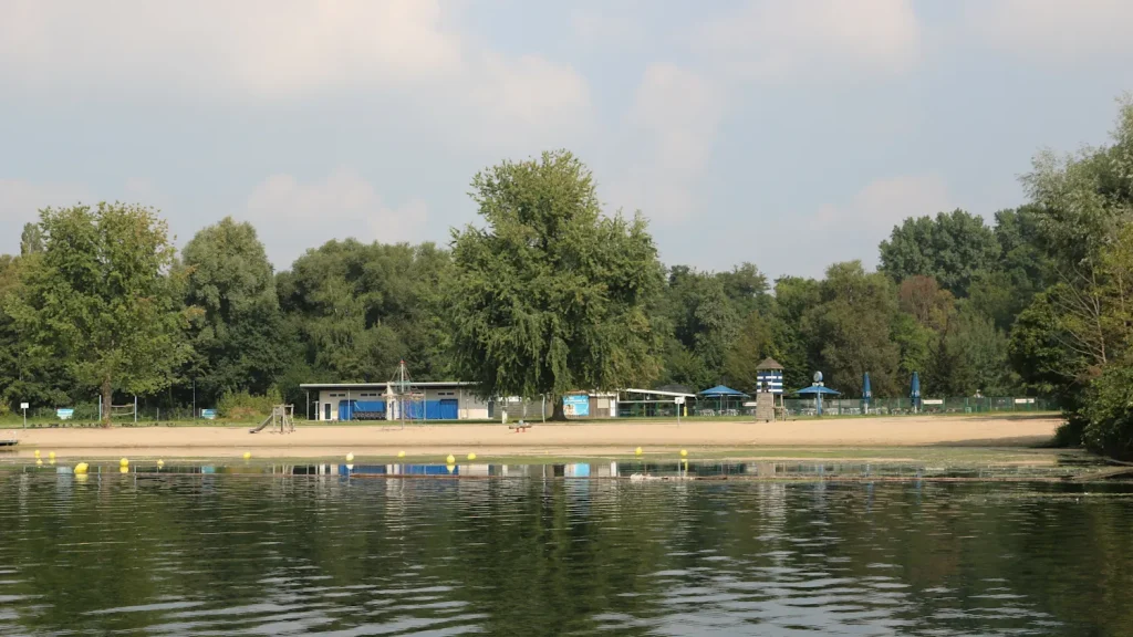 Badeseen in Düsseldorf 2026: die besten Plätze für heiße Sommertage