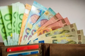 Kindergeld 2026: Höhe, Anspruch und wer bekommt es