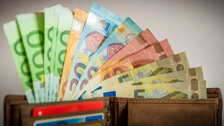 Kindergeld 2026: Höhe, Anspruch und wer bekommt es