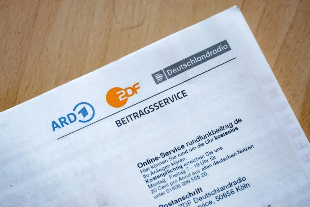 GEZ Rundfunkbeitrag 2026: Höhe, Befreiung und Tipps