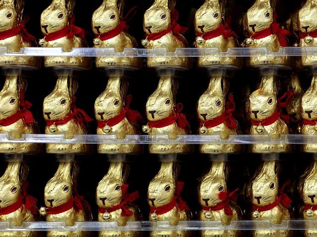 Lindt verhandelt mit Edeka und kündigt Preissenkungen an: Was günstiger wird