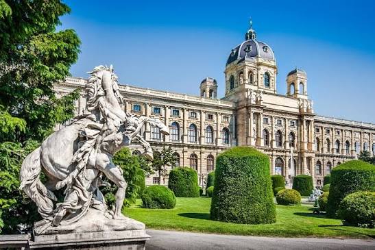 Rente und Auswandern nach Österreich 2026: Steuern, Krankenversicherung und Wohnsitz