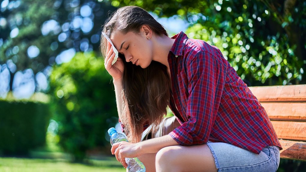 Hitzschlag oder Sonnenstich: Symptome, Unterschied und Erste Hilfe