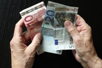 Witwenrente vor Reform: Was Rentensplitting für Hinterbliebene bedeuten würde