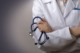 Krankschreibung ab dem ersten Tag: Krankenkassen sehen lange Ausfälle als größtes Problem