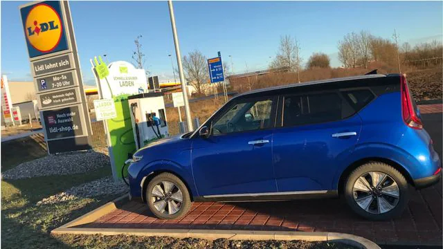 Warum der Lidl-Konzern seinen Mitarbeitern neue Elektro-Dienstwagen verbietet