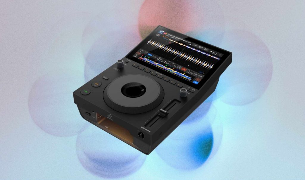 AlphaTheta CDJ-1500X vorgestellt: kompakter DJ-Player mit CoBeat und Streaming-Zugriff. Daten und Preis in Deutschland