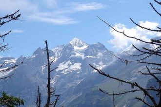 Bergsteiger stirbt nach Spaltensturz am Blüemlisalphorn. Ursache und was passiert ist