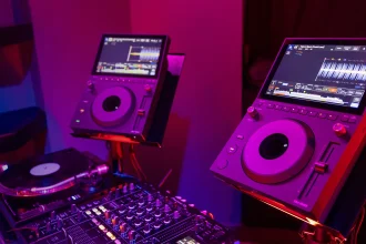 AlphaTheta CDJ-1500X vorgestellt: kompakter DJ-Player mit CoBeat und Streaming-Zugriff. Daten und Preis in Deutschland