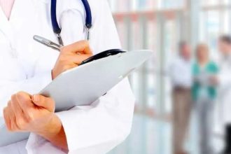 Techniker Krankenkasse kündigt fast alle Verträge mit Hausärzten: Grund und Folgen