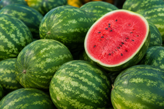Reife Wassermelone erkennen: Farbe, Gewicht und Klang richtig deuten