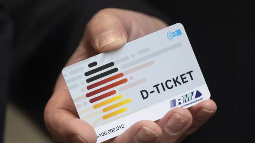 Deutschlandticket könnte wieder teurer werden: Zeitpunkt und Betrag