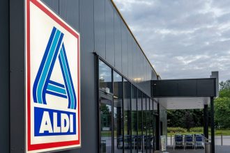 Neuer Aldi-Reiserucksack kostet 12,99 Euro: Passt er wirklich ins Flugzeug?