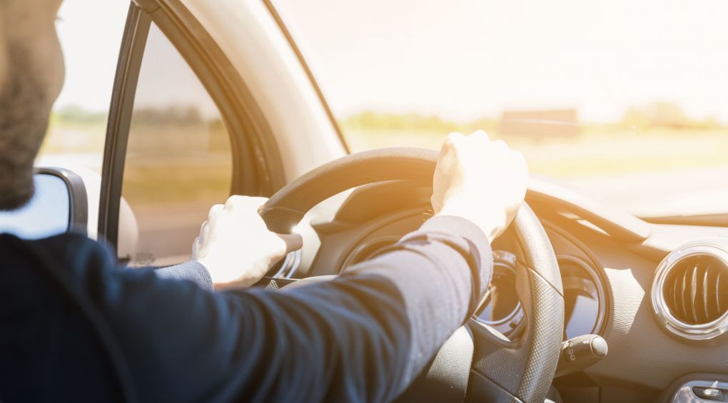 Auto kühlen ohne Klimaanlage: 8 Tricks 2026
