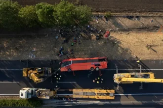 Reisebus mit Pilgergruppe in Ungarn verunglückt: 12 Tote, Ursache und Details des Unfalls