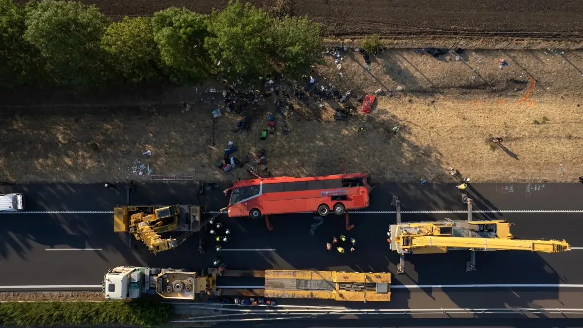 Reisebus mit Pilgergruppe in Ungarn verunglückt: 12 Tote, Ursache und Details des Unfalls