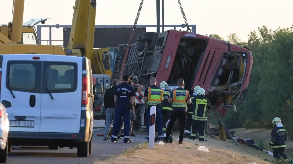 Reisebus mit Pilgergruppe in Ungarn verunglückt: 12 Tote, Ursache und Details des Unfalls