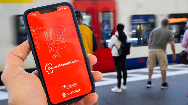 Deutschlandticket könnte wieder teurer werden: Zeitpunkt und Betrag