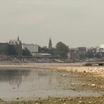 Rhein in Köln erreicht historischen Tiefstand: Pegel soll weiter sinken