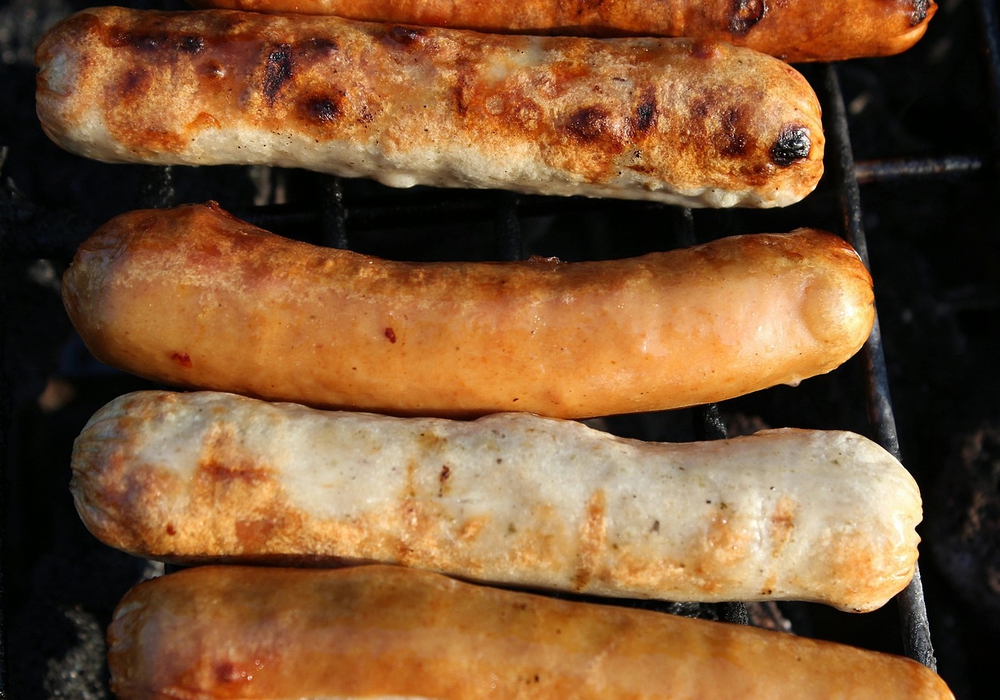 Kunststoffsplitter in der Bratwurst: Lidl ruft zwei Produkte aus der Kühltheke zurück – was Kunden jetzt wissen müssen