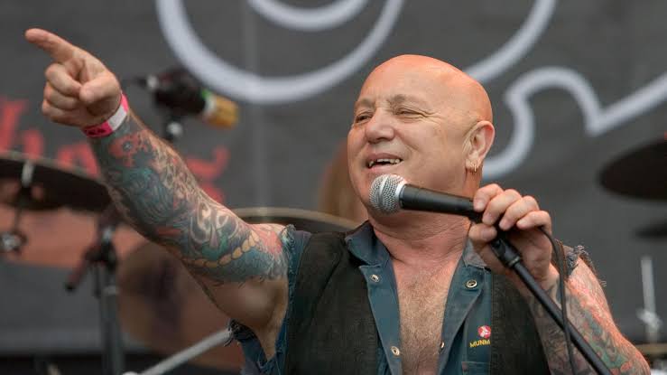Rose-Tattoo-Sänger Angry Anderson ist mit 79 Jahren gestorben. Biografie und Todesursache