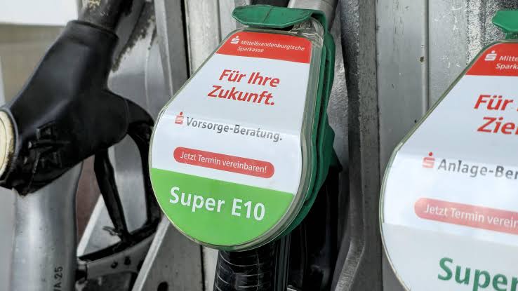 E10 statt E5 tanken: So sparen Autofahrer 2026 bei jedem Tankstopp