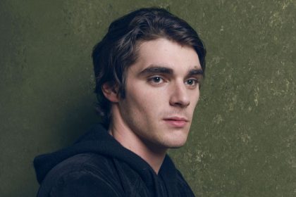 RJ Mitte tot: Was über den Tod des „Breaking Bad“-Stars bekannt ist. Alter, Todesursache und Biografie