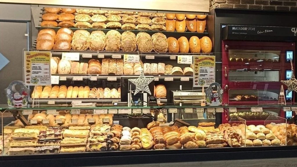 Bäckerei Moos insolvent: 480 Mitarbeiter und 59 Filialen betroffen. Wie geht es weiter? 