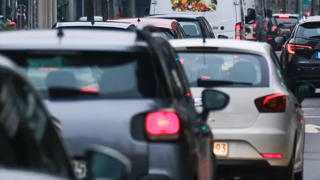 Neuwagenmarkt Deutschland 2026: Elektroautos gewinnen, Wohnmobile brechen ein