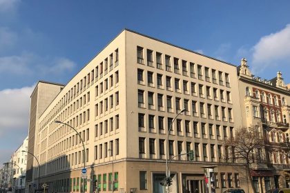 Gebäude des Finanzamts Schöneberg an der Potsdamer Straße in Berlin