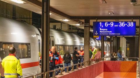 Bahnstrecke Kassel–Fulda gesperrt: Diese ICE und Regionalzüge sind. Ursache und was zu tun ist