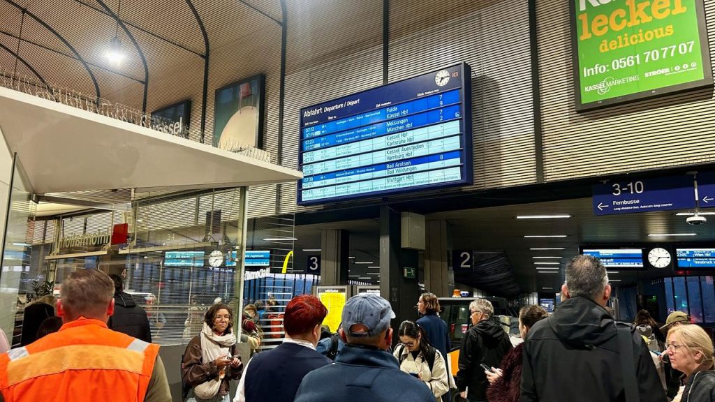 Bahnstrecke Kassel–Fulda gesperrt: Diese ICE und Regionalzüge sind. Ursache und was zu tun ist