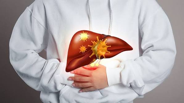 Hepatitis D: Symptome, Übertragung, Behandlung und Schutz vor der gefährlichen Leberinfektion