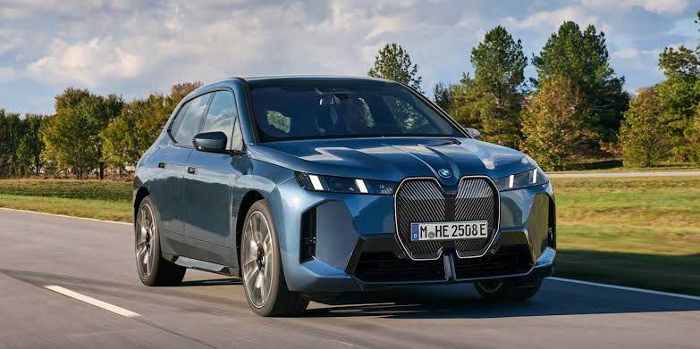 BMW iX4 2026 in Deutschland: Preis, Reichweite und Ausstattung im Überblick